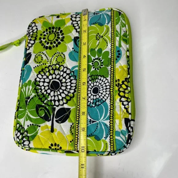 Vera Bradley quilted “Limes Up” retired pattern 2 side zip 8.5x10.5” iPad cover - Picture 7 of 7